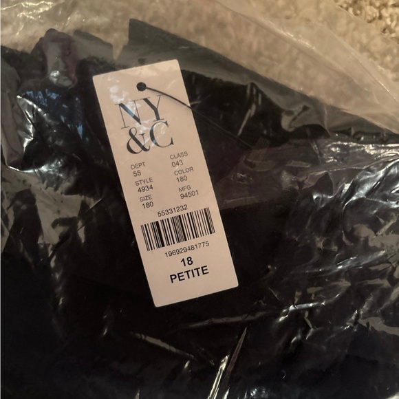 New York and Company Capri Pants - Picture 2 of 4